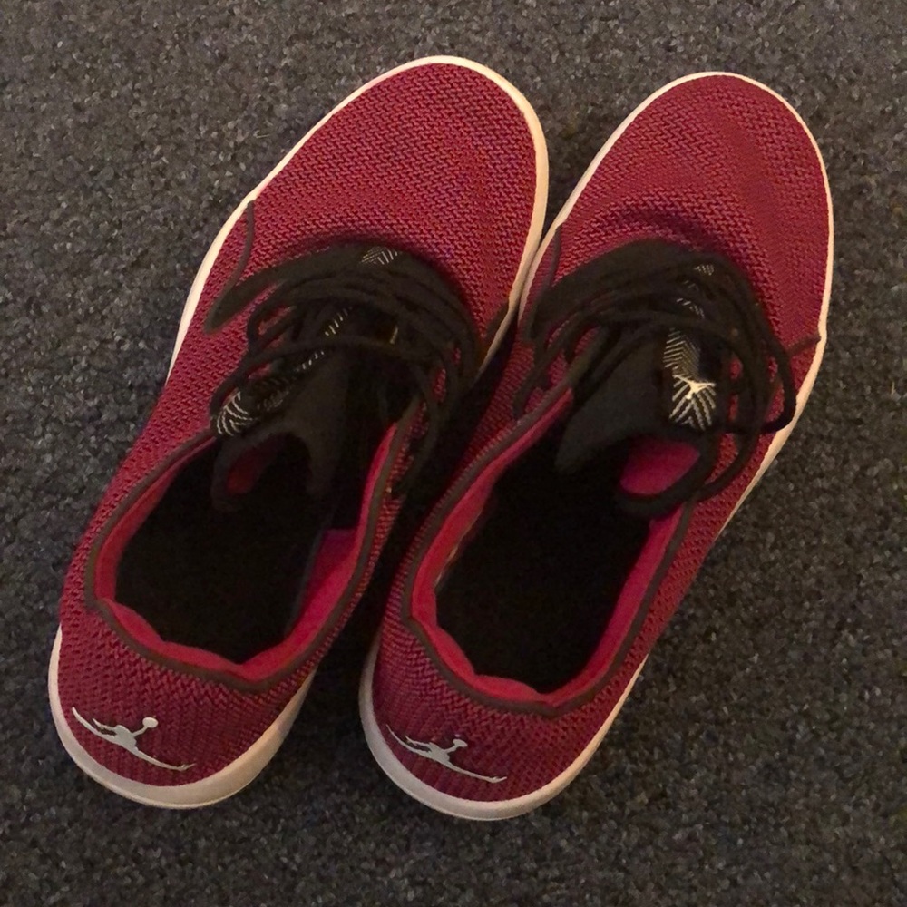Size 7 YOUTH Maroon Air Jordans